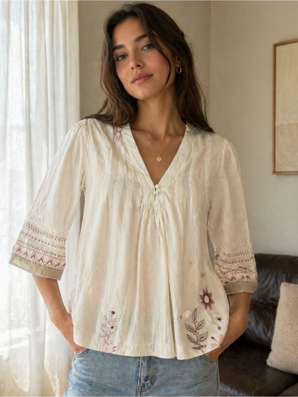 Johnny Was Calme’Embroidered oCream V-Neck Top
